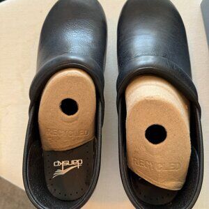 NEW in Box Navy Dansko Clogs Size 41